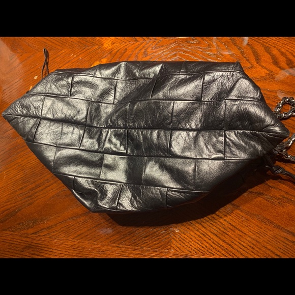 🌺SOLD 🌺Chanel glazed leather shoulder tote - Picture 6 of 11